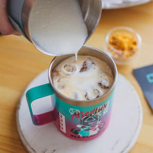 將圖片載入圖庫檢視器 【魷魚遊戲聯名】304不鏽鋼手把保溫杯 420ml