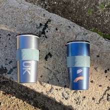 將圖片載入圖庫檢視器 【雷刻】陶瓷保溫咖啡杯600ml-矽膠止滑腰帶(日常牛奶杯)