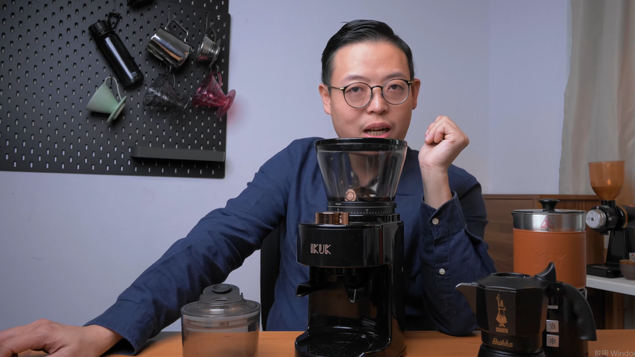 〔學長開箱〕世上最便宜的義式磨豆機？IKUK 40 段全功能磨豆機｜挑戰市面性價比，小機身大功能，40 段精密研磨，義式到手沖完美掌握