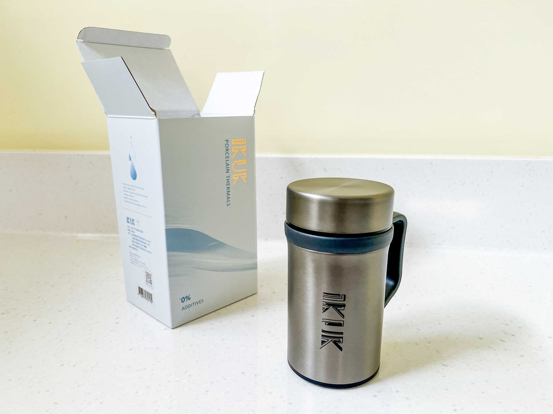 IKUK陶瓷保溫瓷芯手把杯500ml開箱｜鋼鐵灰質感登場！辦公室、居家泡茶必備，真正陶瓷內膽保溫杯推薦