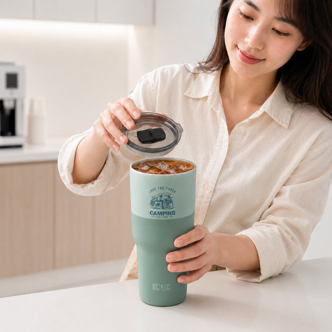 Z世代選保溫杯先問材質不問價格！IKUK艾可：無塑意識正改寫市場規則