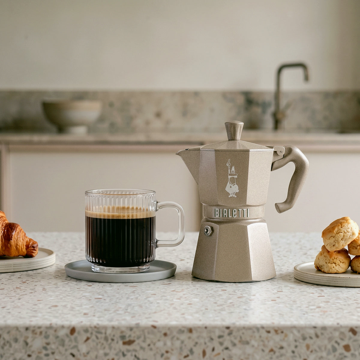 【新品上市】Bialetti Exclusive 臻選八角電火摩卡壺3／6杯份－沙漠杏／霧岩灰 贈原廠膠圈組