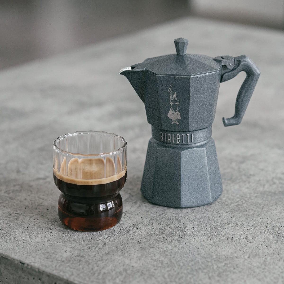 【新品上市】Bialetti Exclusive 臻選八角電火摩卡壺3／6杯份－沙漠杏／霧岩灰 贈原廠膠圈組