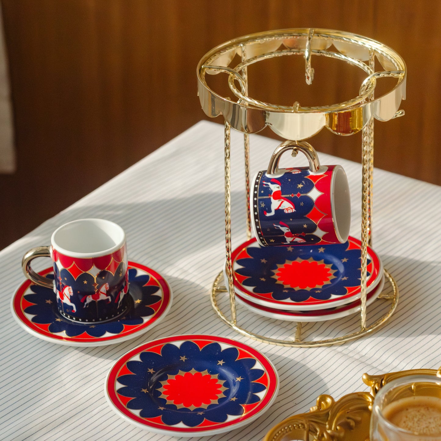 【新品上市】魔法記憶旋轉馬車陶瓷咖啡杯架組 四杯四盤