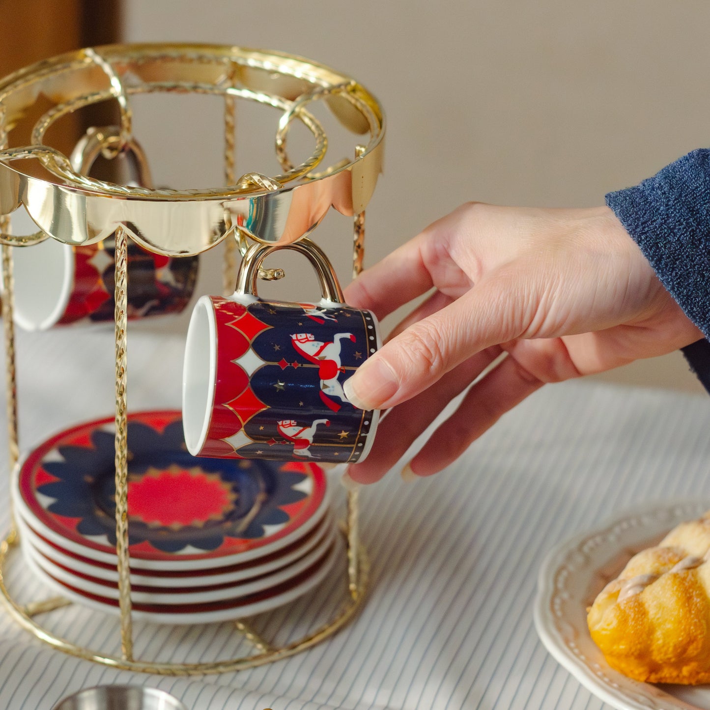 【新品上市】魔法記憶旋轉馬車陶瓷咖啡杯架組 四杯四盤