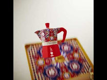 將影片載入圖庫檢視器並播放，Bialetti Dolce&amp;Gabbana Moka Induction 2TZ | Sicilian Cart| D&amp;G聯名電火摩卡壺2杯份
